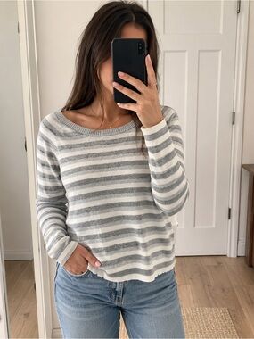 GAP Light Gray Striped Knit Sweater size medium
